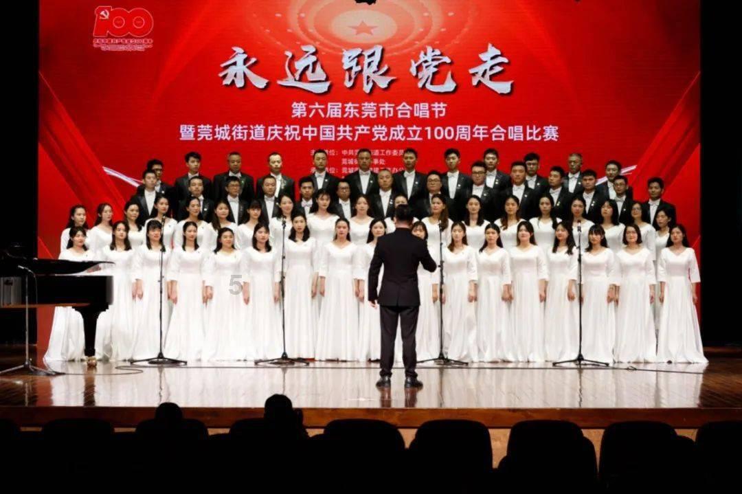 逃离黑与白的房间